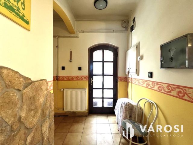 Kétgenereciós családi ház, sok lehetőség, csendes utca