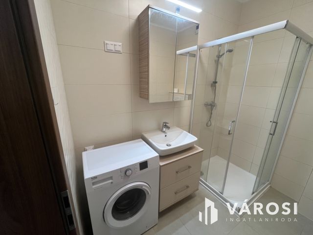 Modern, bútorozott lakás kiadó a XIII. Röppentyű utcában