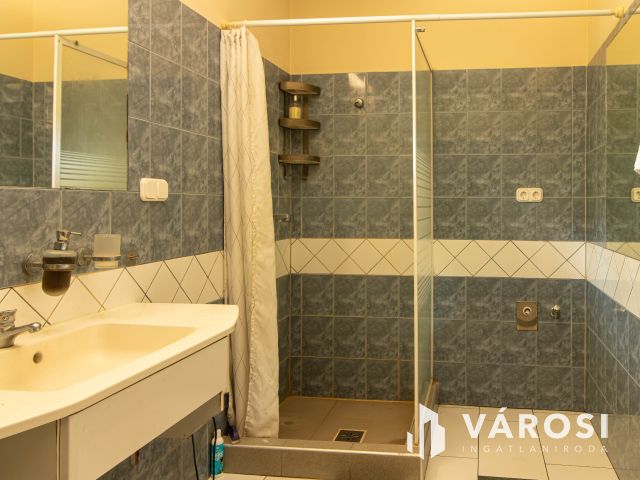 Luxus méret,  – kivételes családi ház Tinnyén!