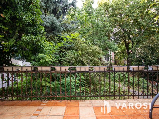 Kiadó belvárosi 3 szoba nappalis nagylakás
