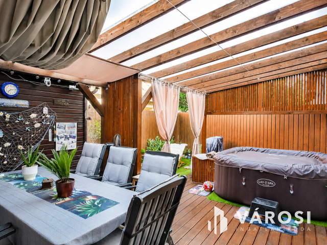 Igényes sorházi lakás saját kerttel Győr-Ménfőcsanakon