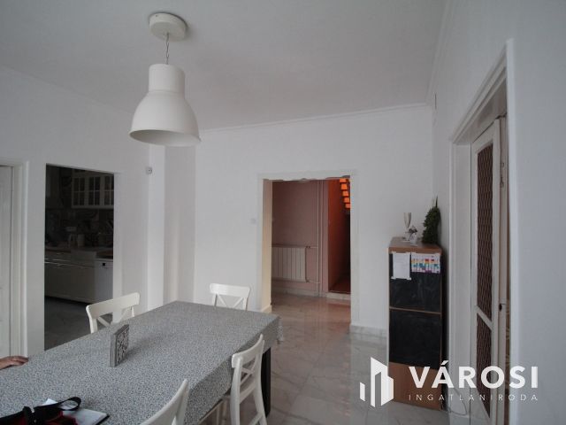 170 m²-es városi villa saját parkkal – a Károlyi telepen