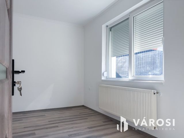 3 szobás, amerikai konyha-nappalis téglaház a belvárosban